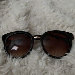 GUESS women’s sunglasses
